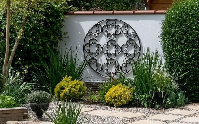 Embellir les murs de votre maison : idées créatives avec des treillis et des plantes