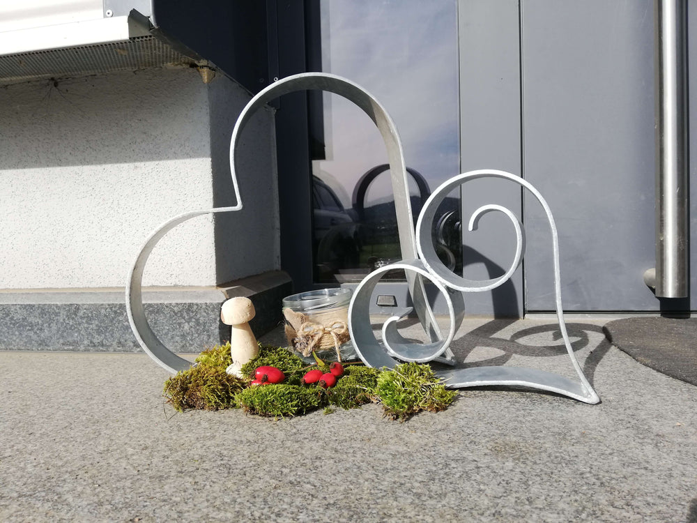 Metallherzen Vercelli und Biella vor der Haustür, feuerzerzinkt Metallherzen Vercelli und Biella vor der Haustür, feuerzerzinkt