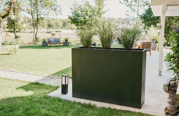 Durabilité au jardin : les bacs surélevés en métal comparés à ceux en bois et en plastique